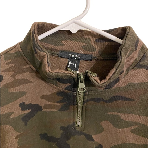 Forever 21 Camouflage Cropped Sweatshirt, Size Small - Picture 3 of 6
